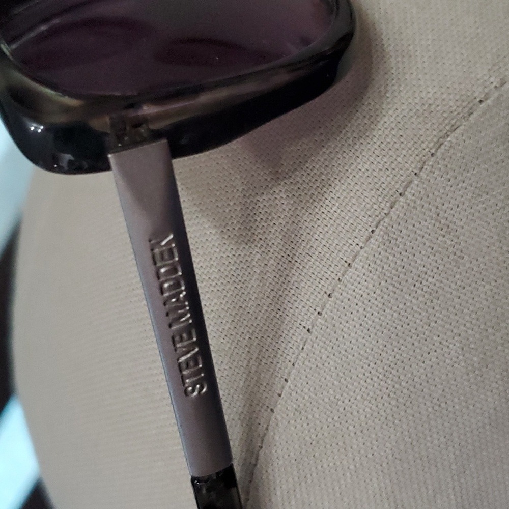 Glasses - Picture 2 of 5